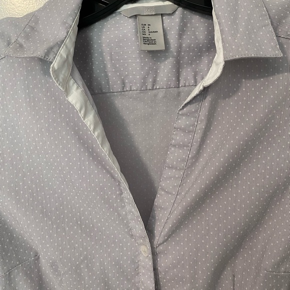 H&M button down shirt, polka dot design gray/lavender color - Picture 2 of 3